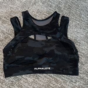 Alphalete Surface Keyhole Bra black camo